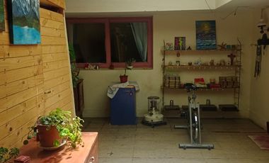 Casa con local comercial en linares, frente a escuela Ramón Belmar