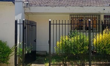 Casa con local comercial en linares, frente a escuela Ramón Belmar