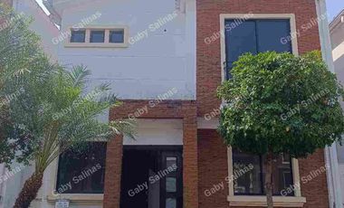 CASA AMPLIA ALQUILER URBANIZACIÓN NAPOLI vía Salitre