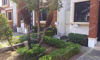 CASA AMPLIA ALQUILER URBANIZACIÓN NAPOLI vía Salitre