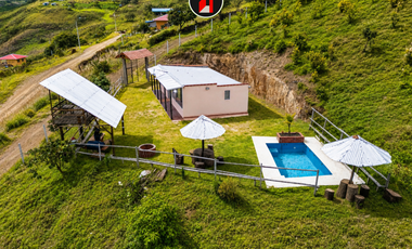 Casa de Campo con Piscina y Huerta de Aguacates en Paute Azuay | For Sale in Paute