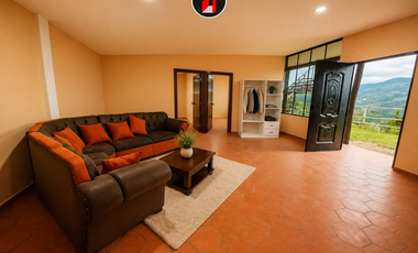 Casa de Campo con Piscina y Huerta de Aguacates en Paute Azuay | For Sale in Paute