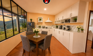 Casa de Campo con Piscina y Huerta de Aguacates en Paute Azuay | For Sale in Paute