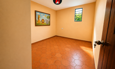 Casa de Campo con Piscina y Huerta de Aguacates en Paute Azuay | For Sale in Paute