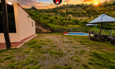 Casa de Campo con Piscina y Huerta de Aguacates en Paute Azuay | For Sale in Paute