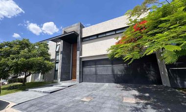 Hermosa Casa En renta Cond Molino
