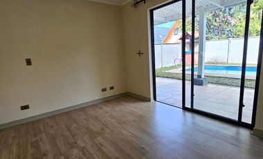 Se Vende Casa Con Piscina 3d 3b · Villa Cataluña Los Angeles
