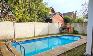 Se Vende Casa Con Piscina 3d 3b · Villa Cataluña Los Angeles