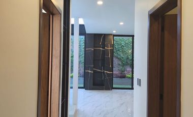 CASA EN VENTA NUEVA LOMBARDIA IRAPUATO GTO. $ 5,650,000