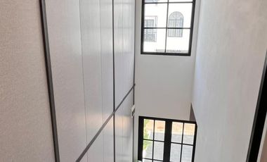 Rumah Baru Siap Huni Desain Modern Klasik Dekat Kota Wisata, DP 0% Cicilan Mulai 4 Jutaan, Strategis 10 Menit ke Tol Cibubur - FREE PPN & Bebas Biaya