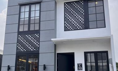 Rumah Baru Siap Huni Desain Modern Klasik Dekat Kota Wisata, DP 0% Cicilan Mulai 4 Jutaan, Strategis 10 Menit ke Tol Cibubur - FREE PPN & Bebas Biaya