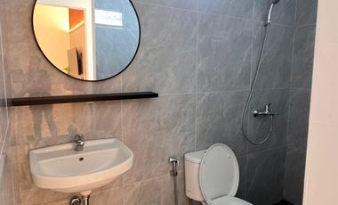 Rumah Baru Siap Huni Desain Modern Klasik Dekat Kota Wisata, DP 0% Cicilan Mulai 4 Jutaan, Strategis 10 Menit ke Tol Cibubur - FREE PPN & Bebas Biaya