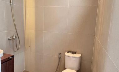 Rumah Baru Siap Huni Desain Modern Klasik Dekat Kota Wisata, DP 0% Cicilan Mulai 4 Jutaan, Strategis 10 Menit ke Tol Cibubur - FREE PPN & Bebas Biaya