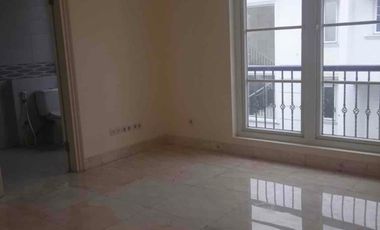 Disewakan rumah townhouse private 3 lantai ada kolam renang furnish bagus siap huni di kemang jakarta selatan