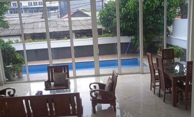 Disewakan rumah townhouse private 3 lantai ada kolam renang furnish bagus siap huni di kemang jakarta selatan