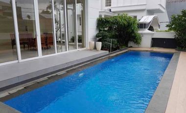 Disewakan rumah townhouse private 3 lantai ada kolam renang furnish bagus siap huni di kemang jakarta selatan