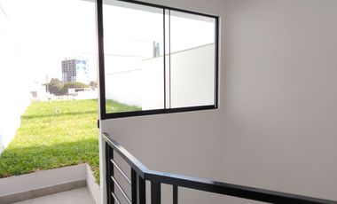 🚨Surco: Venta Duplex de 2 habitaciones con cochera frente a parque  (Modificable a 3 habitaciones)