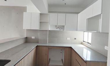 🚨Surco: Venta Duplex de 2 habitaciones con cochera frente a parque  (Modificable a 3 habitaciones)