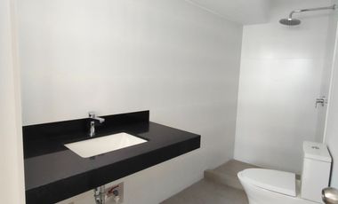 🚨Surco: Venta Duplex de 2 habitaciones con cochera frente a parque  (Modificable a 3 habitaciones)