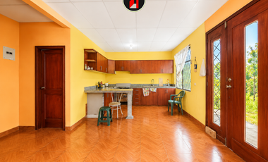 EN PAUTE VENDO CASA DE CAMPO CON 2.700 m² DE TERRENO EN HUACAS