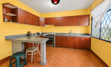 EN PAUTE VENDO CASA DE CAMPO CON 2.700 m² DE TERRENO EN HUACAS