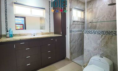 Casa de lujo en venta en Marina Blue – Manta | 4 dormitorios | Piscina privada