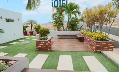 Casa de lujo en venta en Marina Blue – Manta | 4 dormitorios | Piscina privada