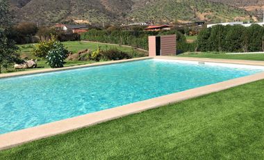 Vive en Reserva Curacaví | 300 m² construidos en parcela de 5.000 m² | Piscina, privacidad y entorno natural