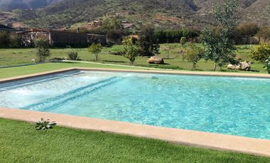 Vive en Reserva Curacaví | 300 m² construidos en parcela de 5.000 m² | Piscina, privacidad y entorno natural