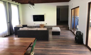 Vive en Reserva Curacaví | 300 m² construidos en parcela de 5.000 m² | Piscina, privacidad y entorno natural