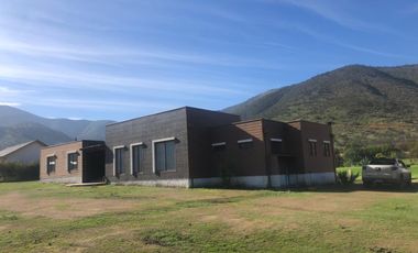 Vive en Reserva Curacaví | 300 m² construidos en parcela de 5.000 m² | Piscina, privacidad y entorno natural