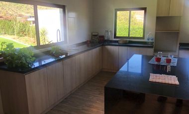 Vive en Reserva Curacaví | 300 m² construidos en parcela de 5.000 m² | Piscina, privacidad y entorno natural