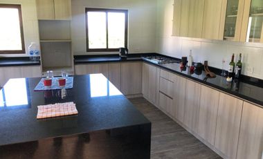 Vive en Reserva Curacaví | 300 m² construidos en parcela de 5.000 m² | Piscina, privacidad y entorno natural