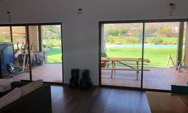 Vive en Reserva Curacaví | 300 m² construidos en parcela de 5.000 m² | Piscina, privacidad y entorno natural