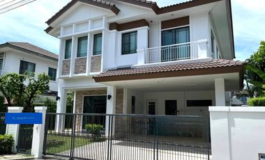 ข า ย บ้านเดี่ยว ใกล้ทะเลสาบ lake zone ขนาดใหญ50 ไร่  รีโนเวท พร้อมอยู่ ในราคา ถูก ที่ ม. มัณฑนา เลค วัชรพลMantana Lake Watcharapol ทำเลดี ใกล้ทางด่วน