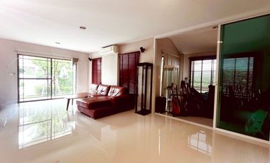 ข า ย บ้านเดี่ยว ใกล้ทะเลสาบ lake zone ขนาดใหญ50 ไร่  รีโนเวท พร้อมอยู่ ในราคา ถูก ที่ ม. มัณฑนา เลค วัชรพลMantana Lake Watcharapol ทำเลดี ใกล้ทางด่วน