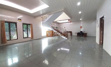 Beli Tanah Gratis Rumah Mewah 2 Lantai SHM Hook di Green Garden, Super Worth It & Bebas Banjir