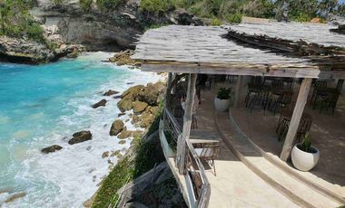 DIJUAL VILLA MEWAH DENGAN KOLAM RENANG PRIBADI DI CENINGAN, BALI