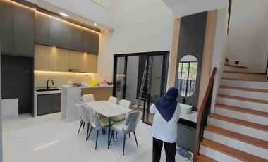 DIJUAL RUMAH MEWAH MASIH GREES KAWASAN PERUMAHAN ELITE UTARA UGM