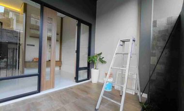 DIJUAL RUMAH MEWAH MASIH GREES KAWASAN PERUMAHAN ELITE UTARA UGM