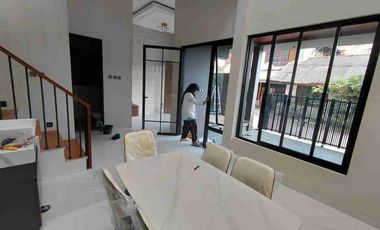 DIJUAL RUMAH MEWAH MASIH GREES KAWASAN PERUMAHAN ELITE UTARA UGM