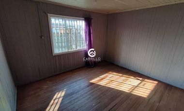 VENDEMOS TERRENO ESQUINA CON CASA DE MADERA