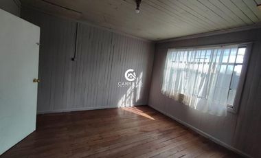 VENDEMOS TERRENO ESQUINA CON CASA DE MADERA