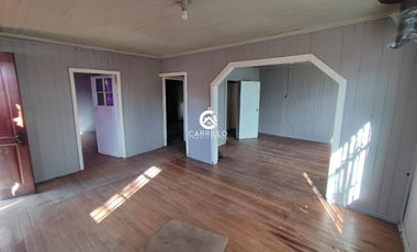VENDEMOS TERRENO ESQUINA CON CASA DE MADERA