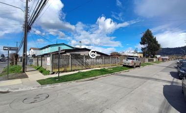 VENDEMOS TERRENO ESQUINA CON CASA DE MADERA