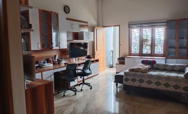 Rumah Sultan 4,5 Lantai di Green Garden Kebon Jeruk