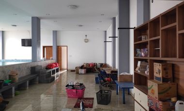 Rumah Sultan 4,5 Lantai di Green Garden Kebon Jeruk