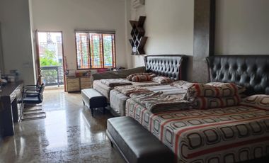 Rumah Sultan 4,5 Lantai di Green Garden Kebon Jeruk