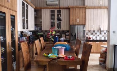 Rumah Sultan 4,5 Lantai di Green Garden Kebon Jeruk