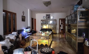 Rumah Sultan 4,5 Lantai di Green Garden Kebon Jeruk